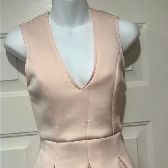 Elegant Pink Sleeveless Dress - Picture 3 of 5